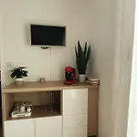 Privee Avec Terrasse Et Jardin Calvisson