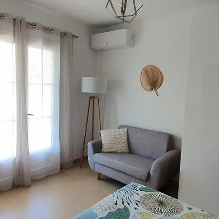 Privée Avec Terrasse Et Jardin Apartamento Calvisson