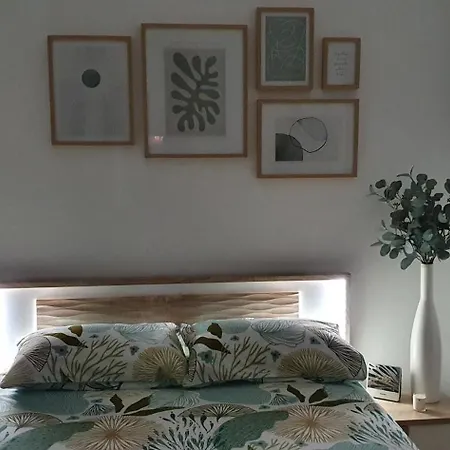 Privée Avec Terrasse Et Jardin Calvisson