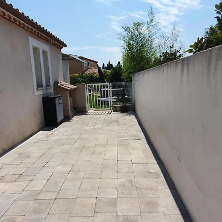 Apartamento Privée Avec Terrasse Et Jardin Calvisson