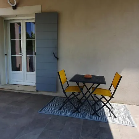 Privée Avec Terrasse Et Jardin *