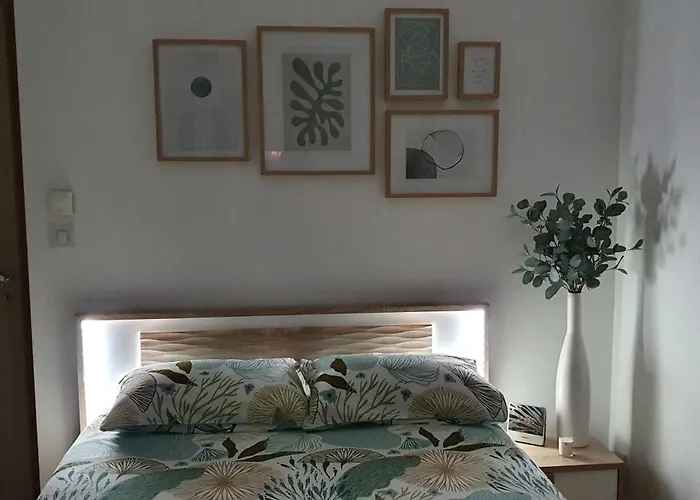 Privée Avec Terrasse Et Jardin Calvisson