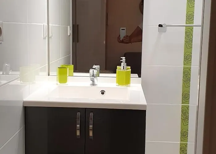 Privée Avec Terrasse Et Jardin Calvisson