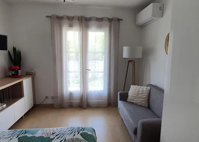 Appartement Privée Avec Terrasse Et Jardin