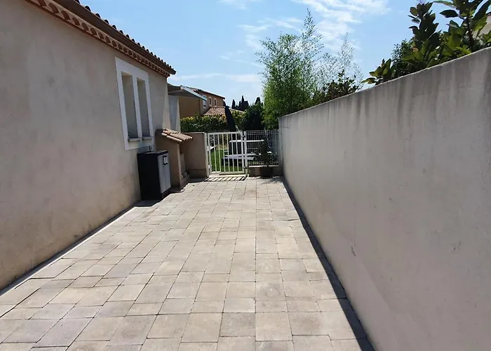 Appartement Privée Avec Terrasse Et Jardin Calvisson