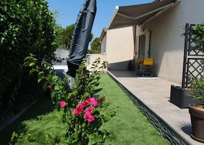 Privée Avec Terrasse Et Jardin * Calvisson